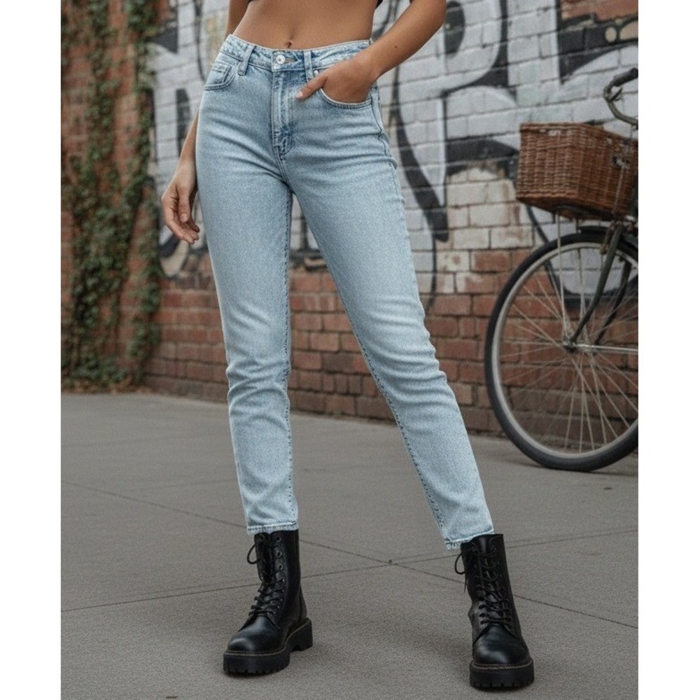 Arizona Jean Co‎ High Rise Mom Jeans Light Wash Blue Tapered Leg Women's Size 11